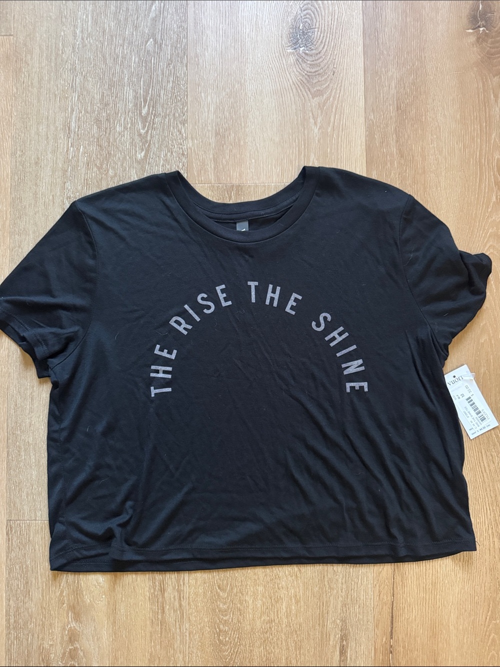 NWT Vuori rise and shine black cropped t-shirt. Size M.